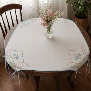 Unbranded Vintage Tablecloth OS Cream Floral Hand Embroidered Basket Cottagecore